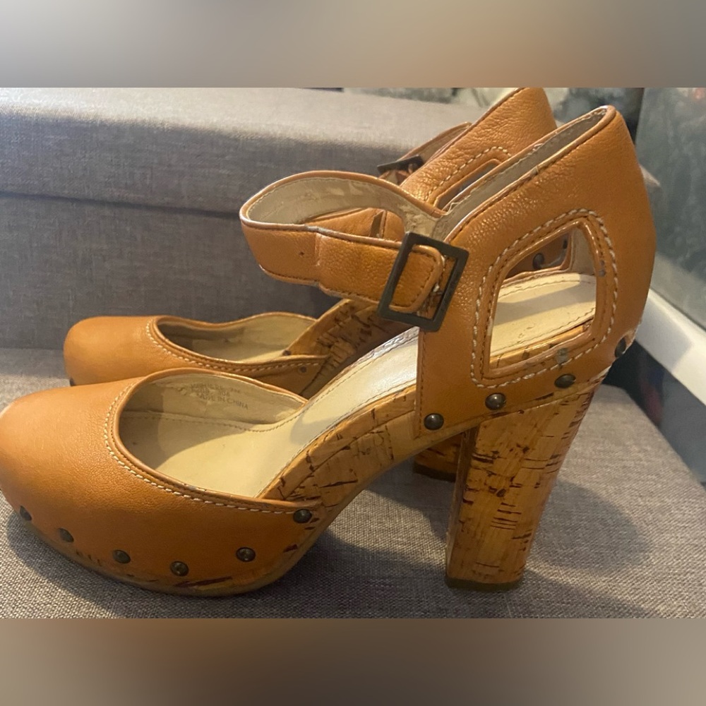 Calvin Klein Cognac  Heels with Chunky Grommet Cork Platform 8